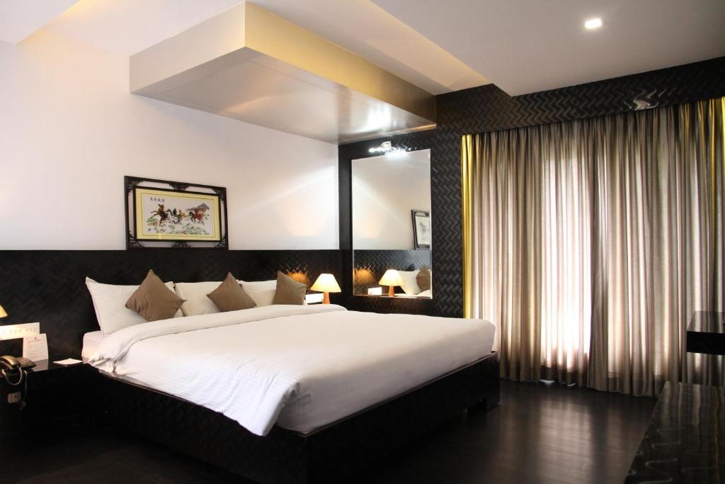 Hotel Gokulam Park Chennai Exterior photo