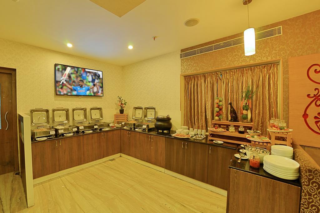 Hotel Gokulam Park Chennai Exterior photo